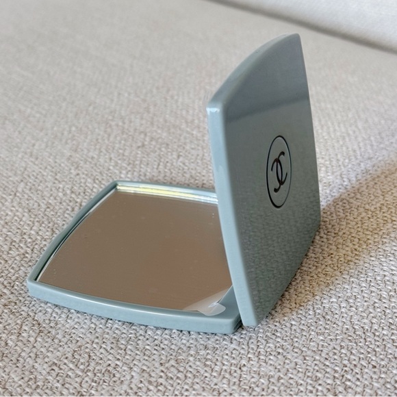 Chanel Beauty Green/Blue Compact Mirror - Picture 5 of 5